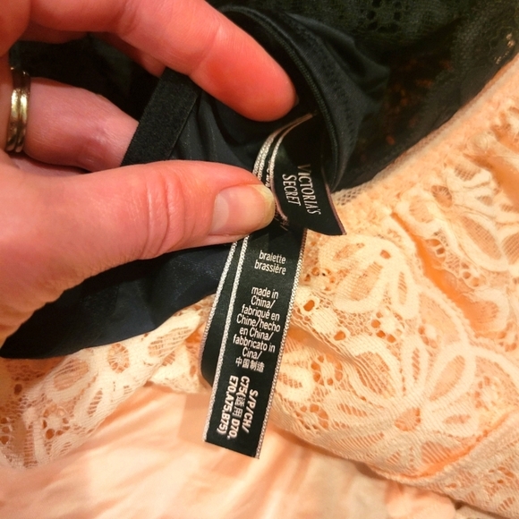 Victoria's Secret Lace Off The Shoulder Flounce Bralette Bundle Size Small - Picture 9 of 12